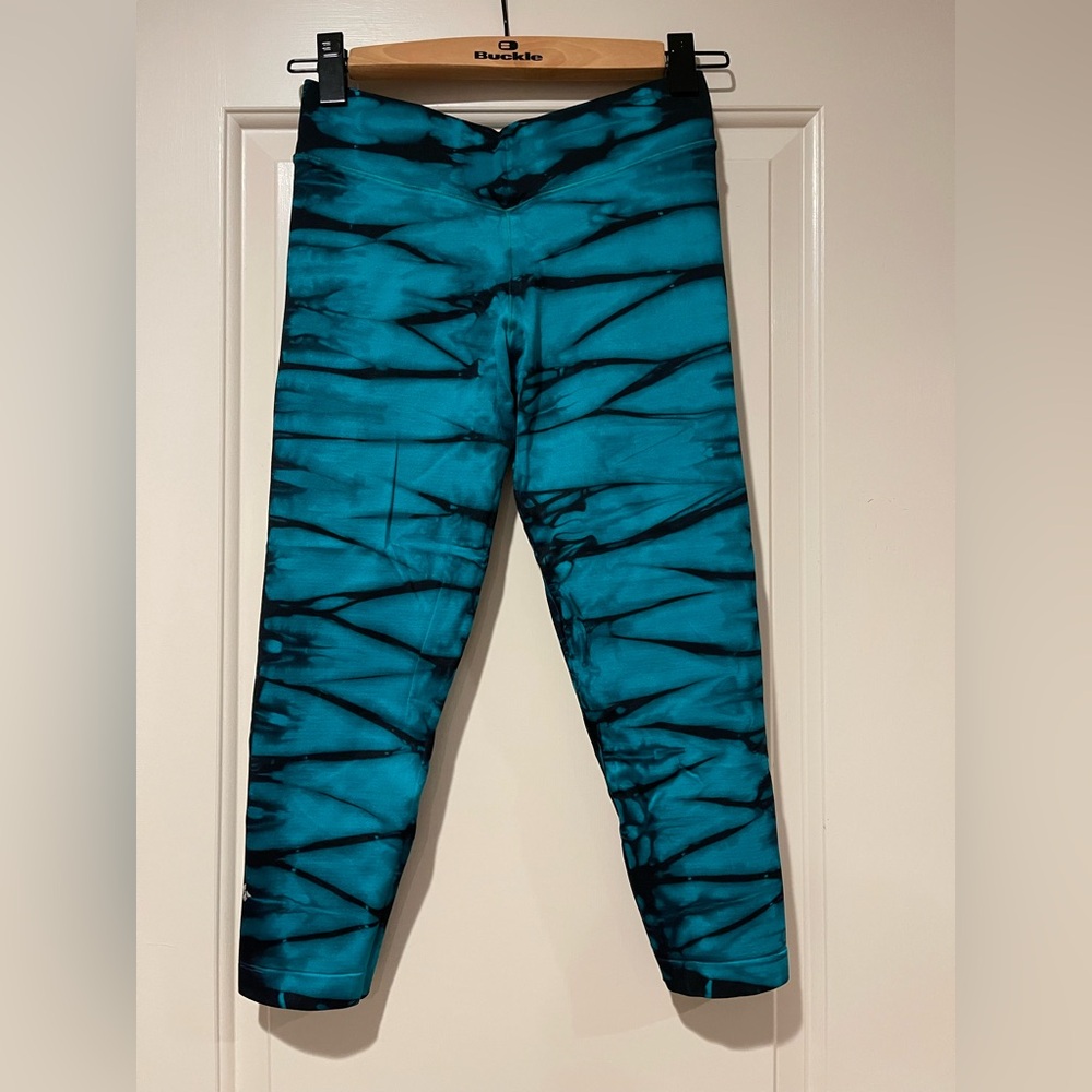 Nux Tie-dye capri/crop leggings
Size medium